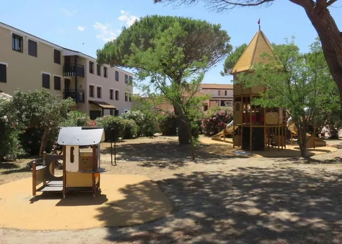 Beautiful Cocoon With Shared Pool In Le Barcares